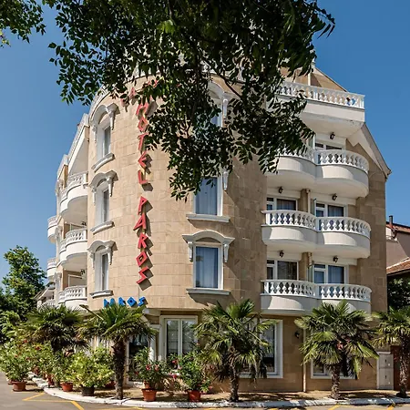 Family Paros Hotel 3*