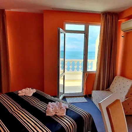 Family Paros 3* بوموري