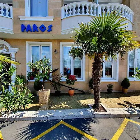 Family Paros ポモリエ