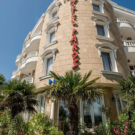 Family Paros ポモリエ