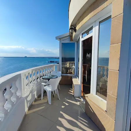 ホテル Family Paros ポモリエ