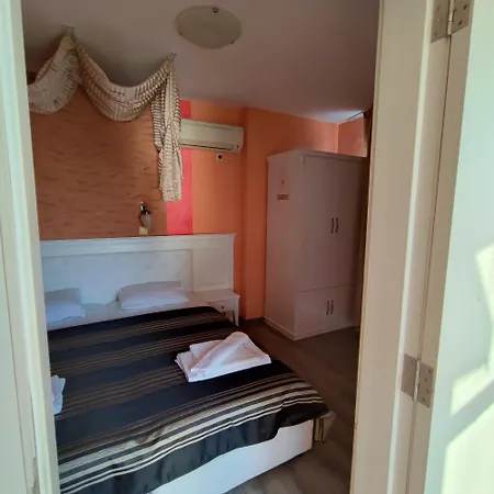 ホテル Family Paros ポモリエ